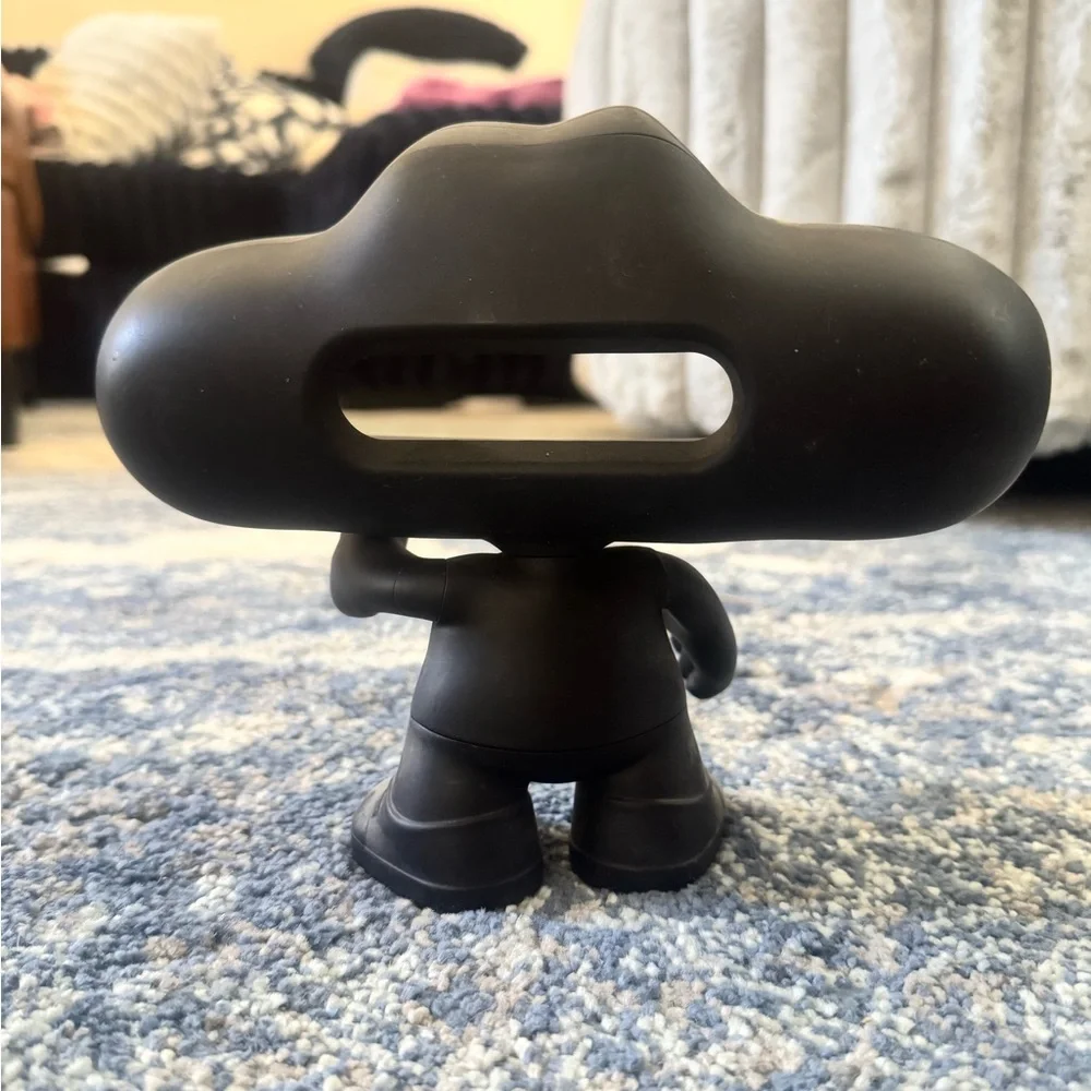 Beats by Dre Dude Pill speaker holder